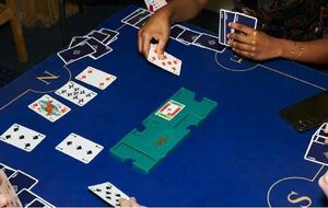 Le journal Le Monde en parle ! Ils ont moins de 35 ans et le samedi après-midi, ils jouent au bridge !